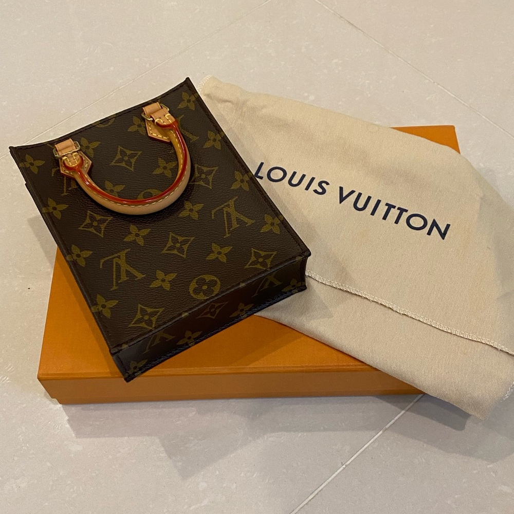 Louis Vuitton Monogram Petit Sac Plat